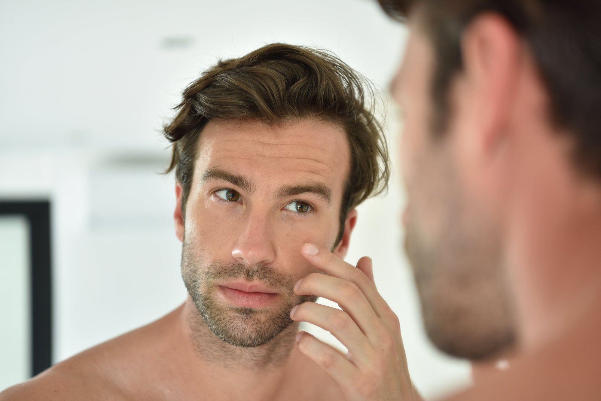 Soins naturels pour peau masculine