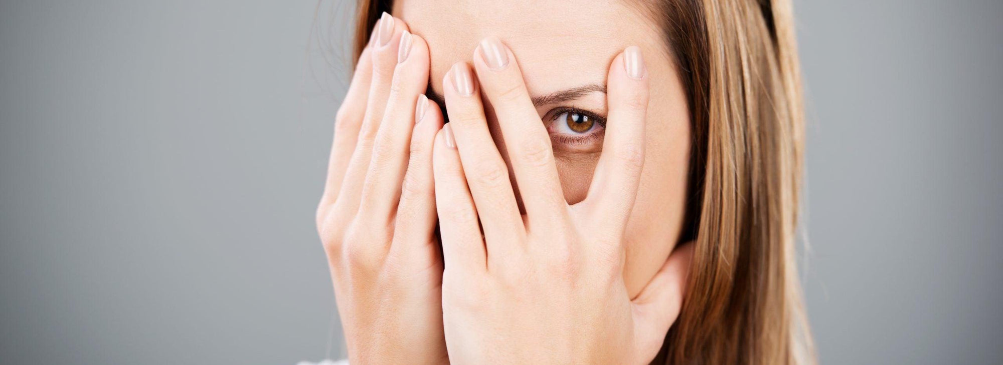 acne_adulte_causes-scaled_9fbfa089-7a07-42b7-bf31-6f3898c1e25c - Oleassence en Luberon