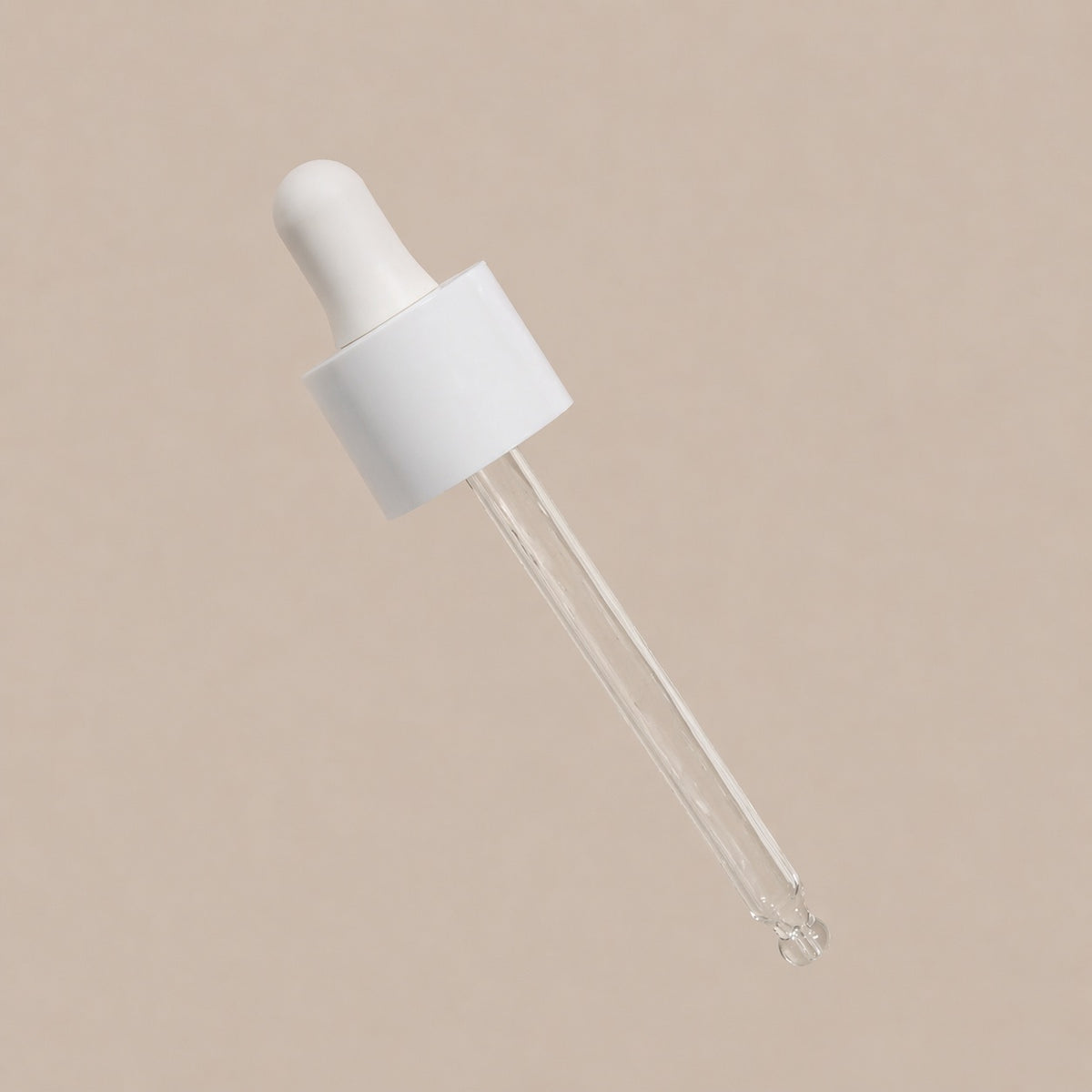 Flacon compte-gouttes de 50 mL pour atelier, marque Oleassence en Luberon, avec bouchon pipette et étiquette.