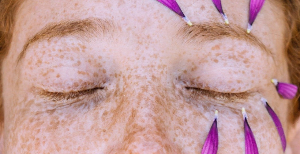 Contour des yeux : un soin ciblé pour atténuer rides, poches et cernes naturellement