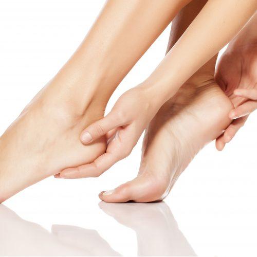 Comment enlever la corne des pieds de façon naturelle en 3 étapes ? - Oleassence en Luberon